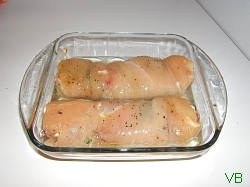 Rulada pusă în tavă cu apă şi ulei