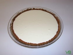 Cheesecake-ul gata de dat la cuptor