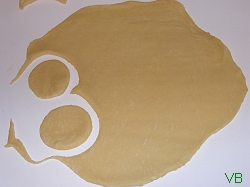 Aluatul şi primele doua gogoşi