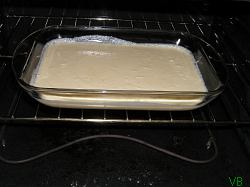 Tava cu compozitie, pusa in cuptor